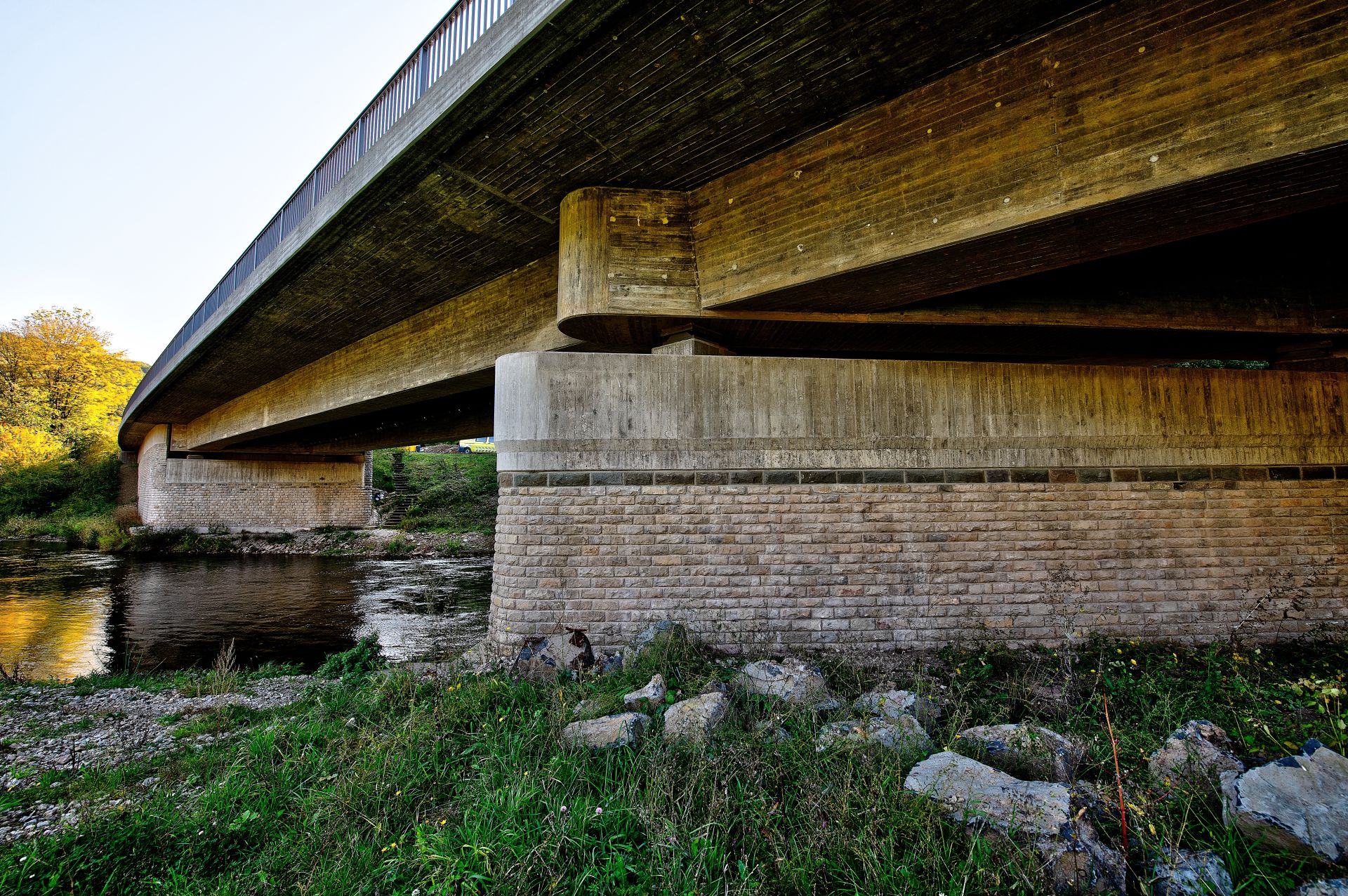Bild zeigt Brücke über die Prüm im Zuge der L 4 in D-Menningen