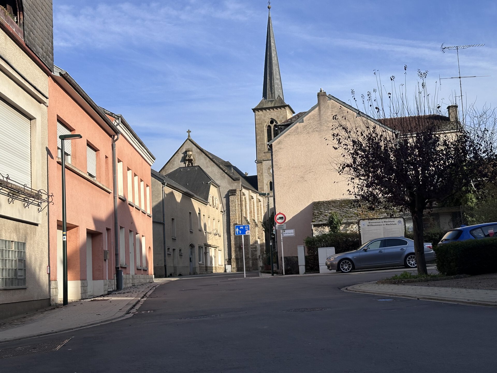Bild zeigt RUE DU FAUBOURG ET DE L’ÉGLISE in L-Machtum