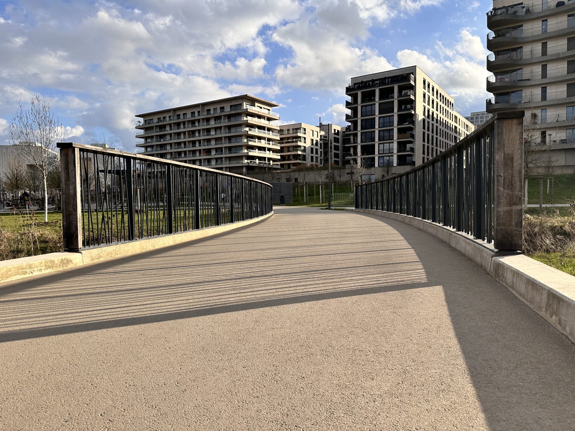 Bild zeigt Passerelle sur Drosbach in L-Gasperich Parc